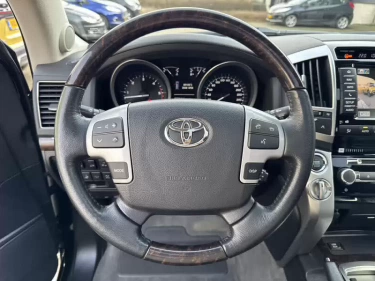 Foto van Toyota Land Cruiser V8