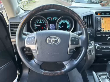 Foto van Toyota Land Cruiser V8