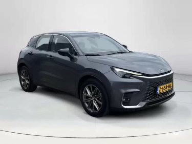 Foto van Lexus LBX