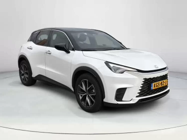 Foto van Lexus LBX