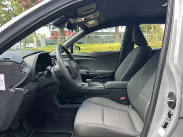 Foto van Lexus LBX