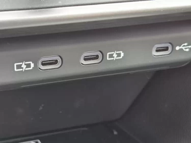 Foto van Lexus RZ