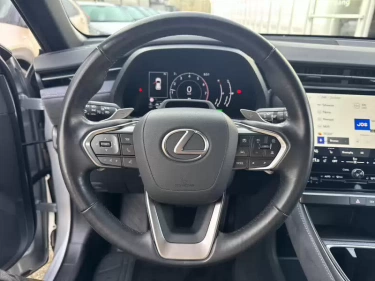 Foto van Lexus LBX