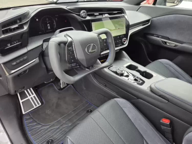 Foto van Lexus RZ
