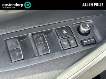 Toyota Corolla Sedan 1.8 Hybrid Dynamic | Parkeersensoren | Carplay | Stoelverwarming | 17 inch LM-velgen | occasion 2021