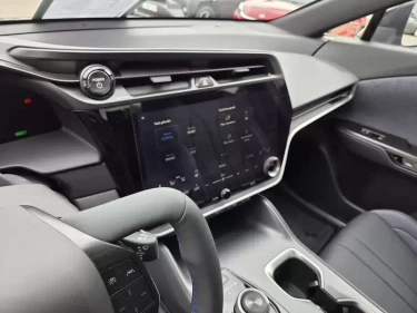 Foto van Lexus RZ