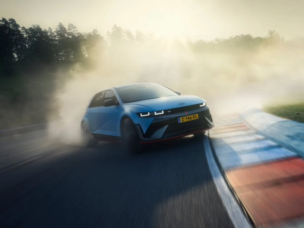 Hybride- en elektrische auto's met sportief karakter