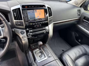 Foto van Toyota Land Cruiser V8