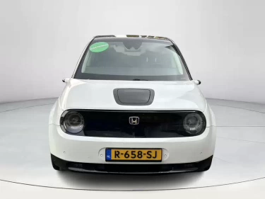 Foto van Honda E