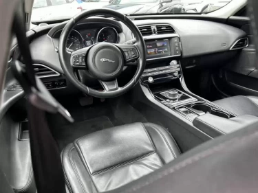 Foto van Jaguar XE