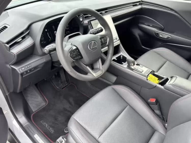 Foto van Lexus LBX