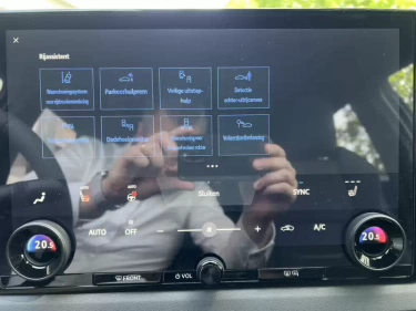 Foto van Toyota C-HR+
