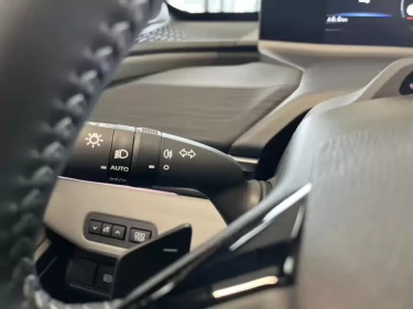 Foto van Toyota C-HR+