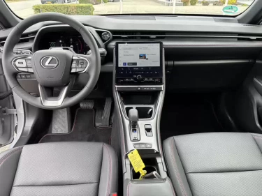 Foto van Lexus LBX