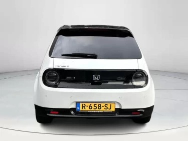 Foto van Honda E