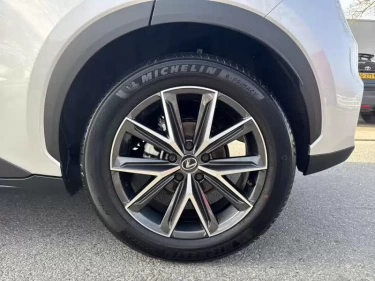 Foto van Lexus LBX